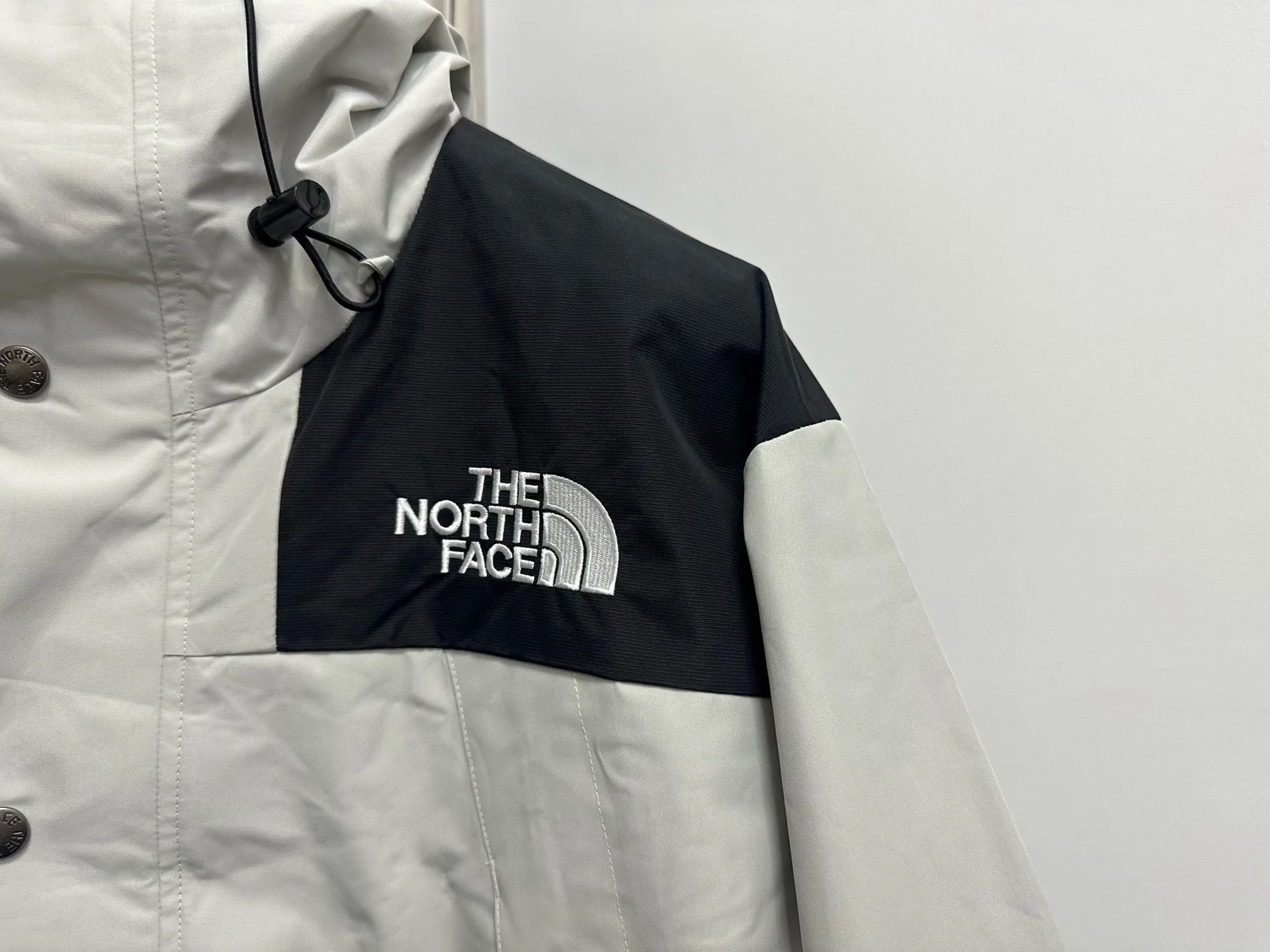 ！ 【The North Face】 1990Classic # ZP 。 ZP， 。 ✅ ISO 90（ISO 4） ✅ Gore-tex Breathable ， 。 ✅ ZP。 ， ， ✅ YKK ， 10 ， 。 ， ✅ 1990 MJ TNF 。 GT ， ， 。 ✅GT 。 ✅ 1996 ‼️ Size:XS-2XL